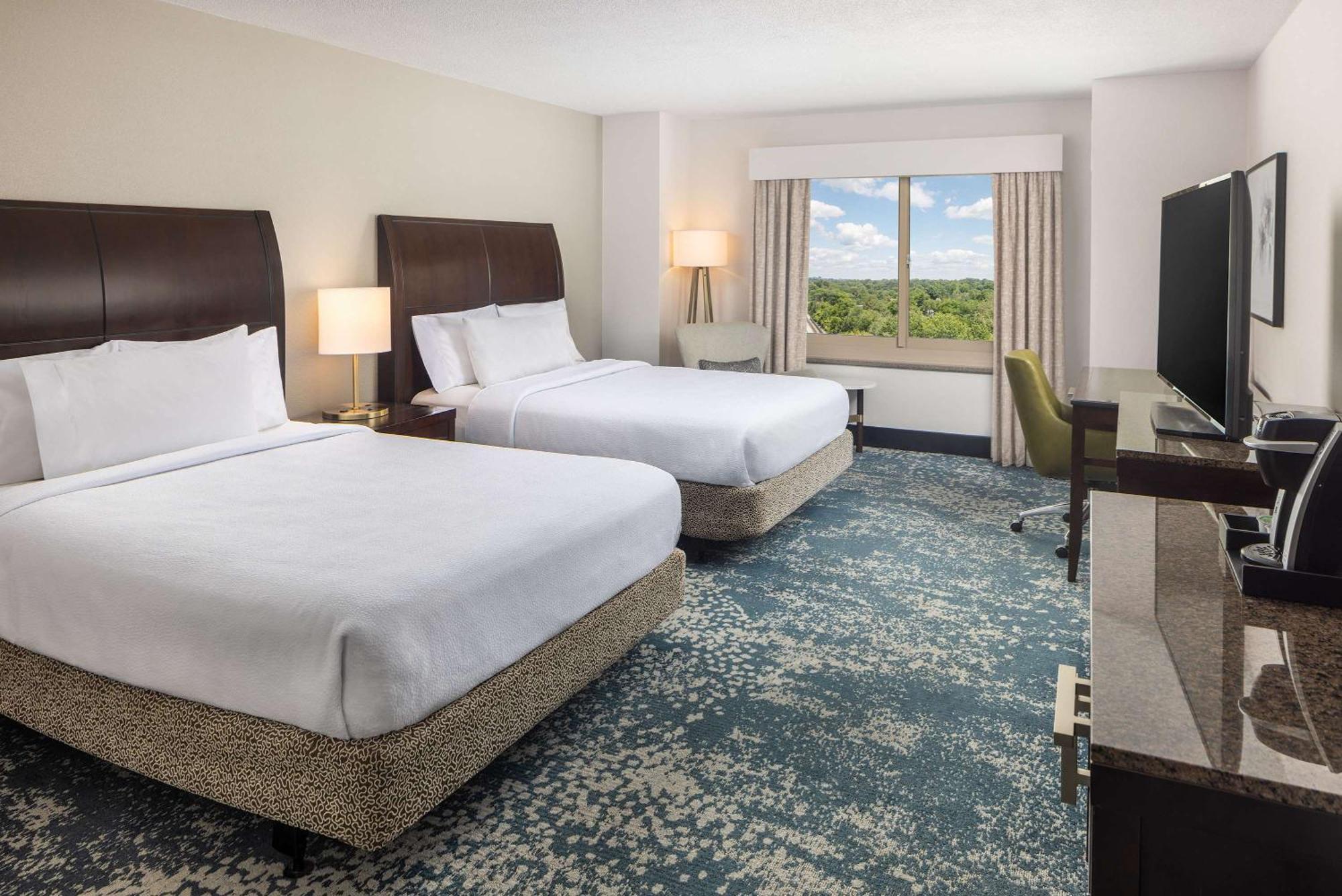 Hilton Garden Inn Bethesda Downtown Exterior photo