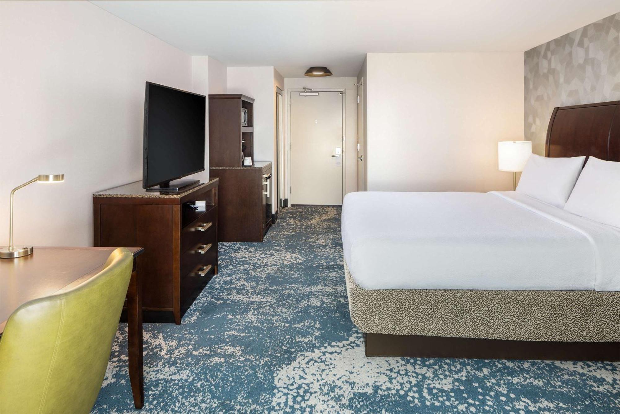Hilton Garden Inn Bethesda Downtown Exterior photo